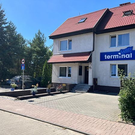 Terminal Family Airport Hostel Poznań Buitenkant foto