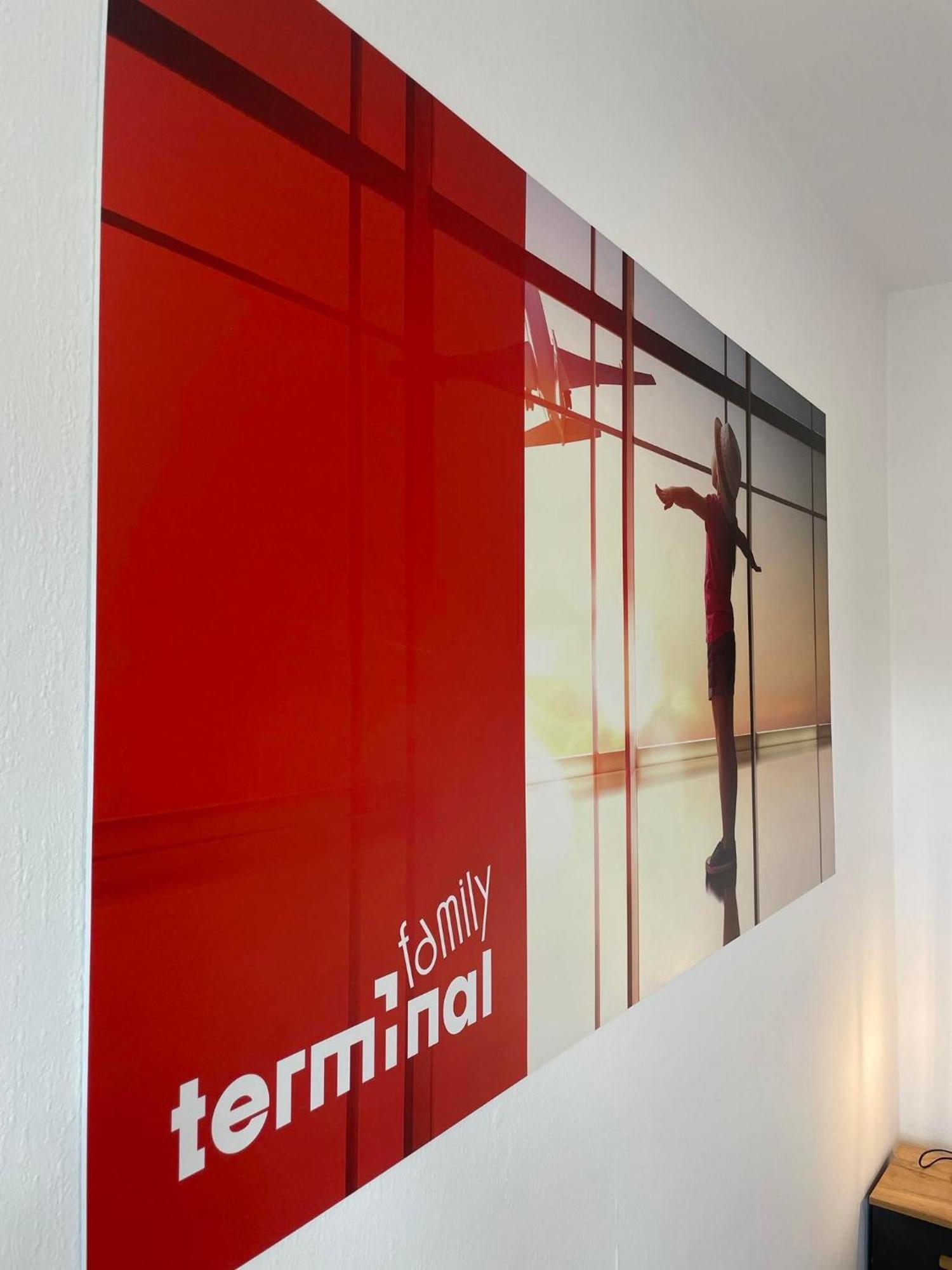 Terminal Family Airport Hostel Poznań Buitenkant foto